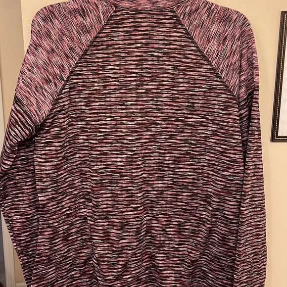 Avía pullover sweatshirt. - Picture 6 of 6